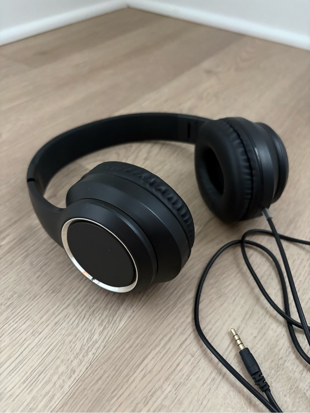 Black Wired Over-Ear Headphones - 3.5mm Connection